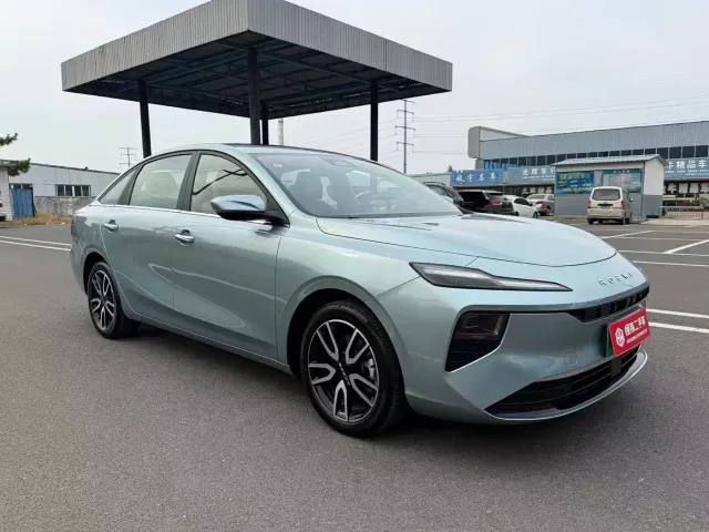 Roewe D6 — Фото автомобиля 3