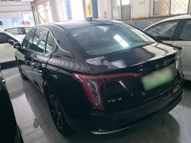 Hongqi E-QM5 — Фото автомобиля 4