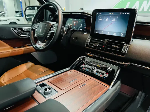 Lincoln Navigator — Фото автомобиля 5