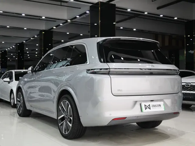 Li Auto L8 — Фото автомобиля 17