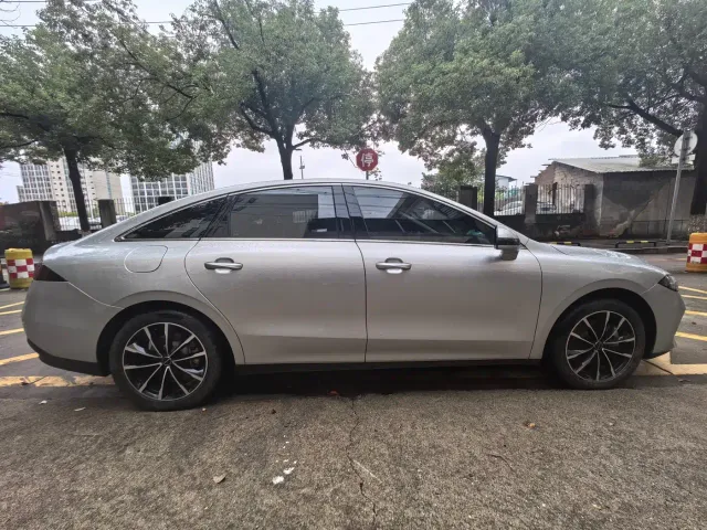 Roewe D7 — Фото автомобиля 8