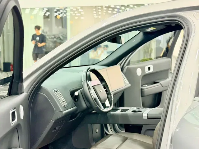 Li Auto L9 — Фото автомобиля 7