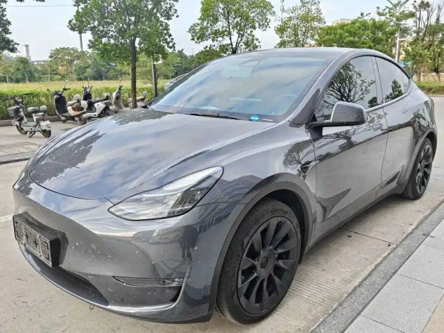 Фотография автомобиля — Tesla Model Y