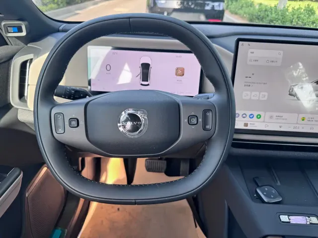 Volvo XC70 Plug-in Hybrid — Фото автомобиля 7