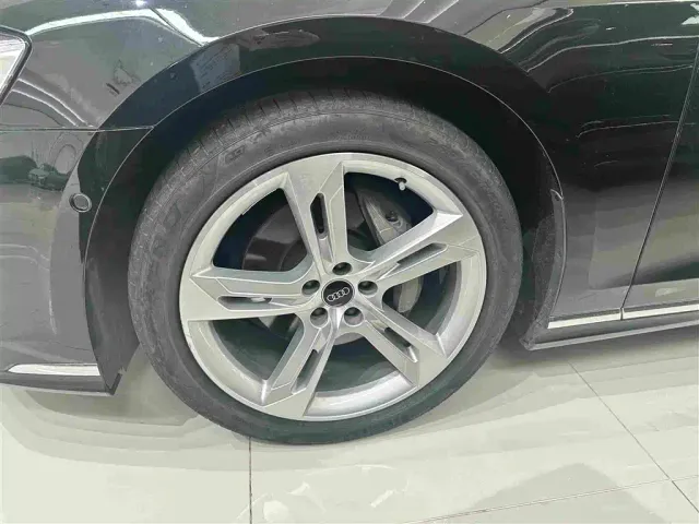 Audi A8 — Фото автомобиля 4
