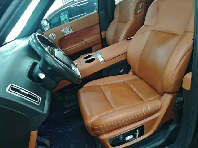 Li Auto L8 — Фото автомобиля 14