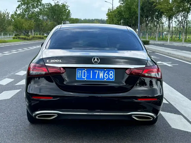 Mercedes-Benz E-Class — Фото автомобиля 8