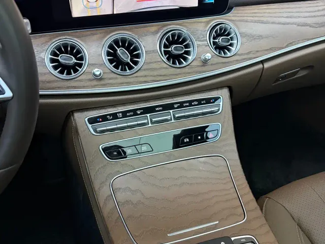 Mercedes-Benz E-Class — Фото автомобиля 11