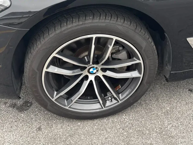 BMW 5 Series — Фото автомобиля 5