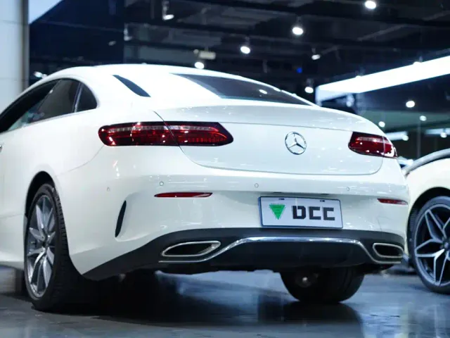 Mercedes-Benz E-Class — Фото автомобиля 20