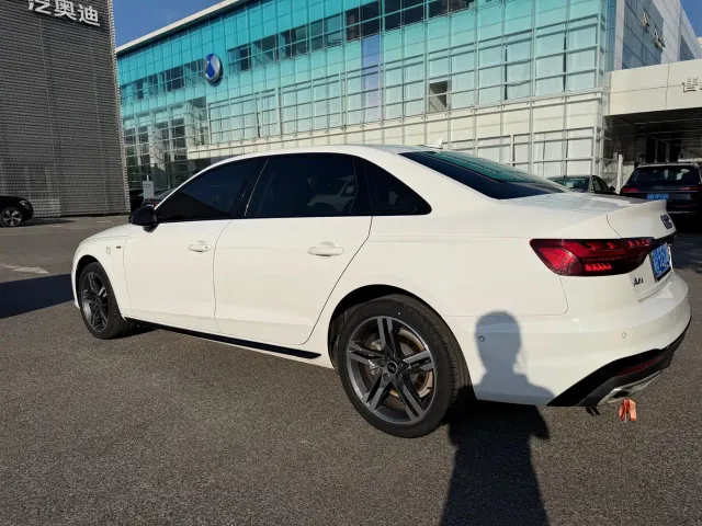 Audi A4L — Фото автомобиля 11