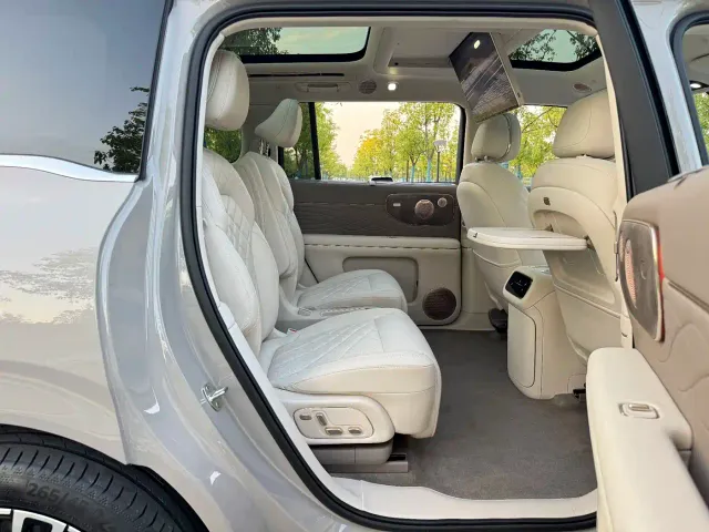 IM Motors LS9 — Фото автомобиля 11
