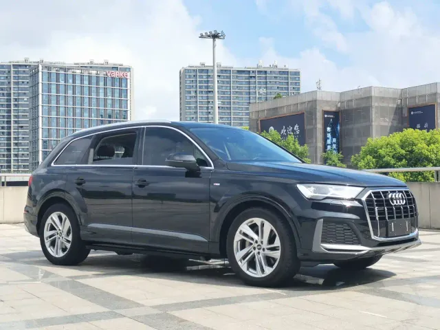 Audi Q7 — Фото автомобиля 3