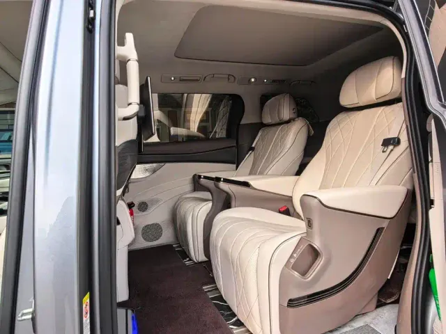 Denza D9 — Фото автомобиля 6