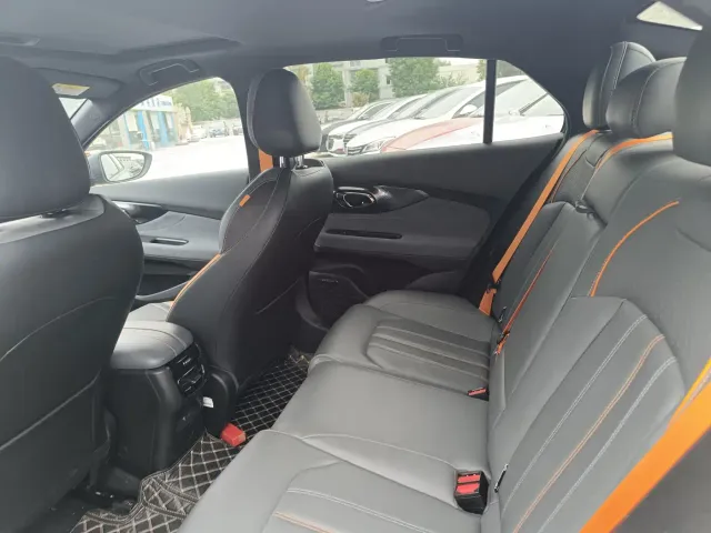 GAC Trumpchi Trumpchi Emkoo 2022 270T DCT J16 R-style Track Edition — Фото автомобиля 10