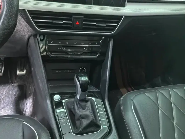 Volkswagen Tiguan L — Фото автомобиля 9