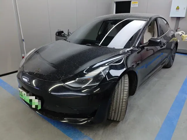 Фотография автомобиля — Tesla Model 3
