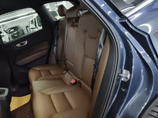 Volvo XC60 — Фото автомобиля 16