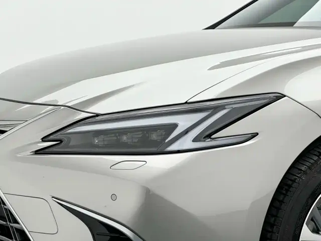 Lexus ES — Фото автомобиля 9