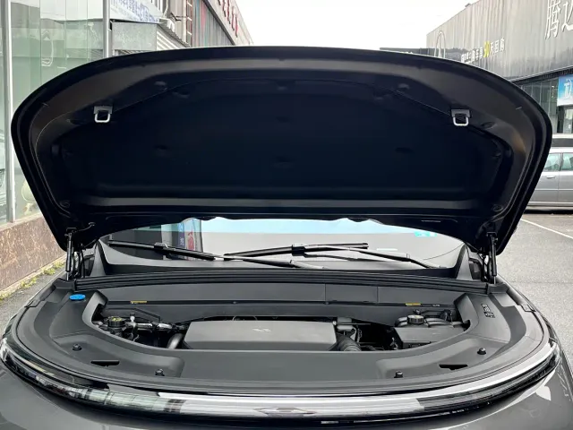Li Auto L9 — Фото автомобиля 16