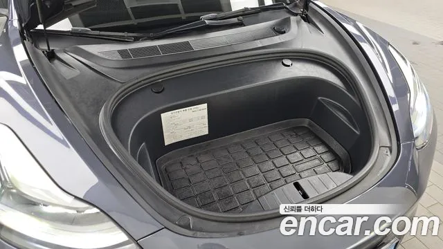 Tesla Model 3 — Фото автомобиля 6