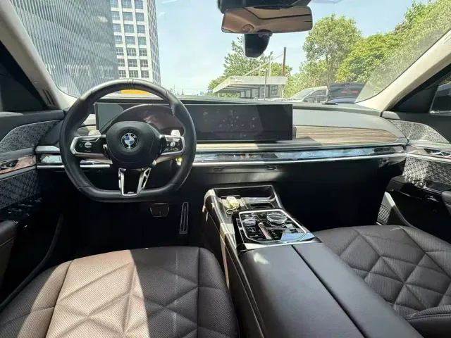 BMW 7 Series — Фото автомобиля 5