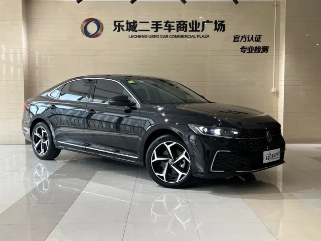 Volkswagen Passat — Фото автомобиля 3