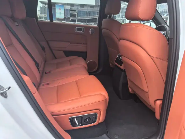 Li Auto L7 — Фото автомобиля 10