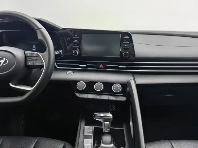 Hyundai Elantra — Фото автомобиля 12