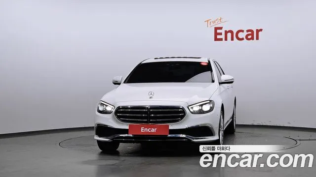 Mercedes-Benz E-Class — Фото автомобиля 3