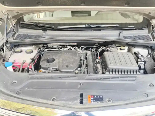 Roewe Roewe iMAX8 EV 2025 1.5T DMH Land Luxury Edition — Фото автомобиля 3