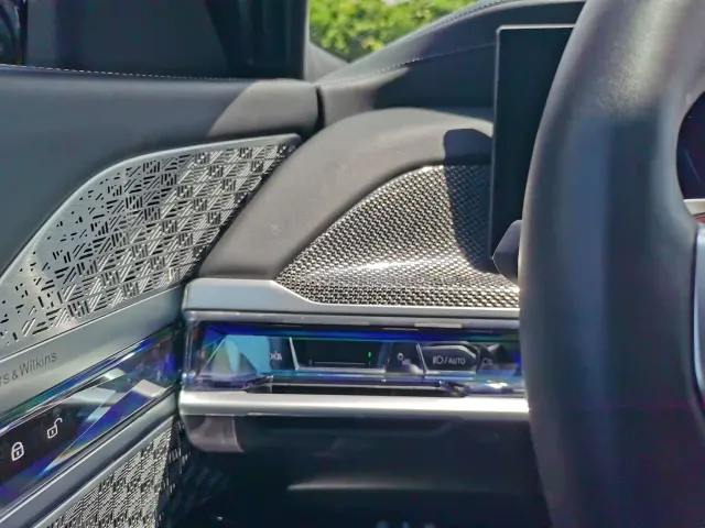BMW i7 M70L — Фото автомобиля 17