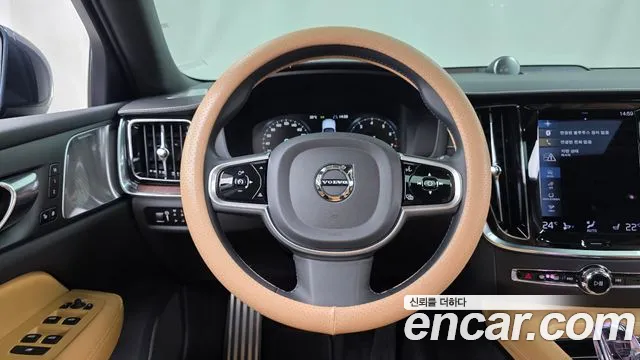 Вольво V60 — Фото автомобиля 12