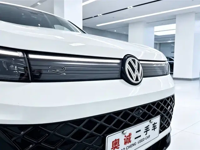 Volkswagen Tiguan L — Фото автомобиля 24