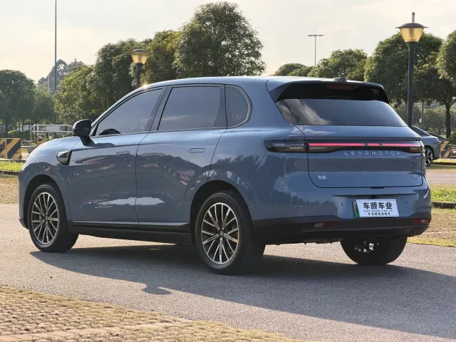 Leapmotor B10 — Фото автомобиля 6