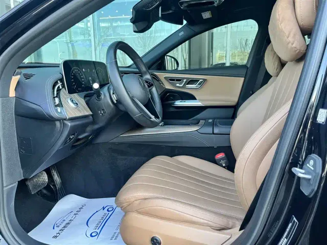 Mercedes-Benz E-Class — Фото автомобиля 7