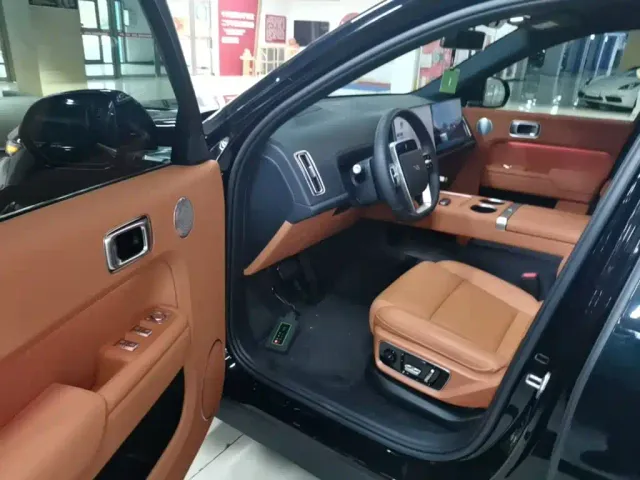 Li Auto L7 — Фото автомобиля 15