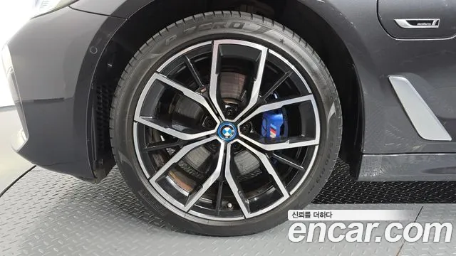BMW 5 Series G30 — Фото автомобиля 4