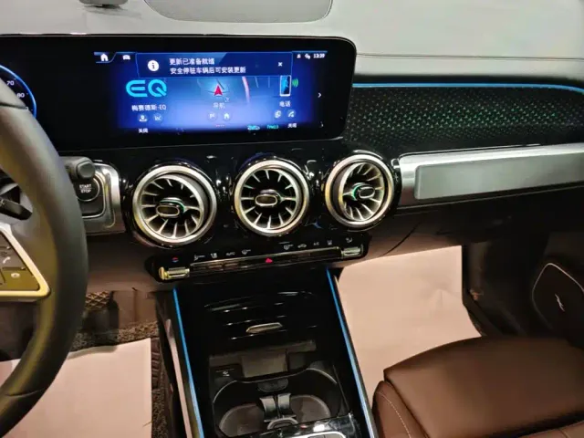 Mercedes-Benz EQB — Фото автомобиля 12