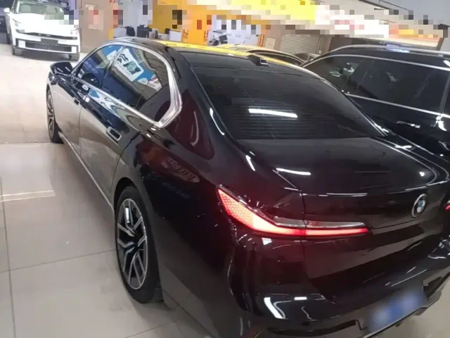 BMW 7 Series — Фото автомобиля 5