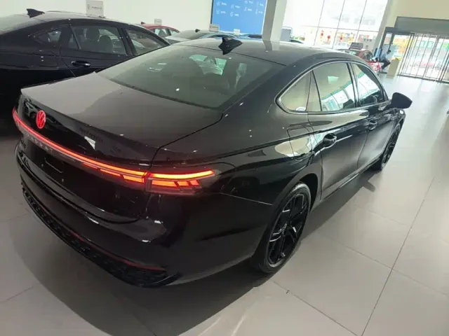 Volkswagen Passat — Фото автомобиля 6