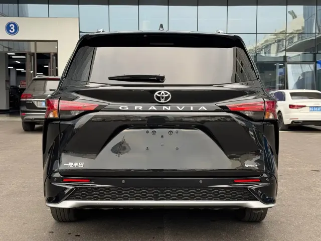 Toyota Granvia — Фото автомобиля 4