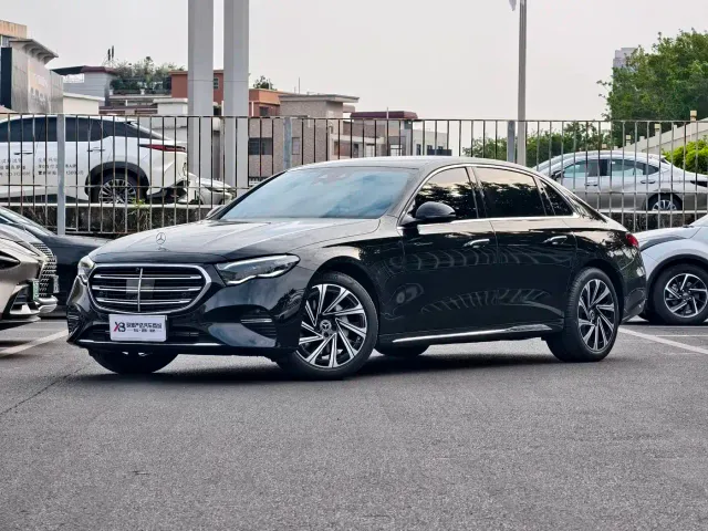 Фотография автомобиля — Mercedes-Benz E-Class