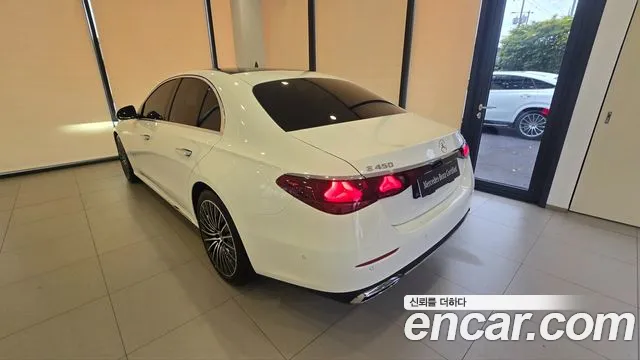 Mercedes-Benz E-Class — Фото автомобиля 2