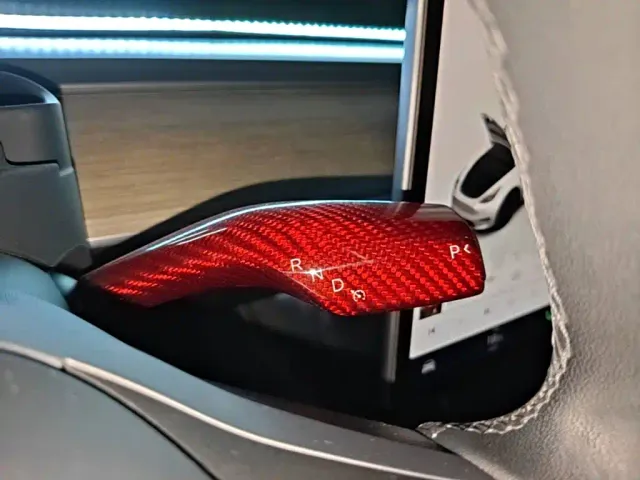 Tesla Model Y — Фото автомобиля 13