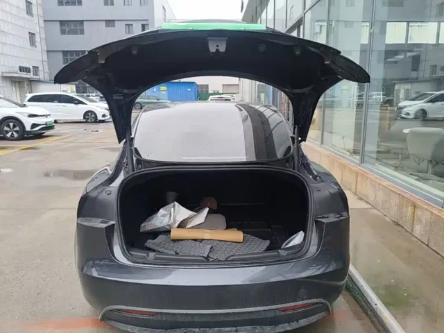 Tesla Model 3 — Фото автомобиля 18