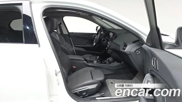 BMW 1 Series F40 — Фото автомобиля 16