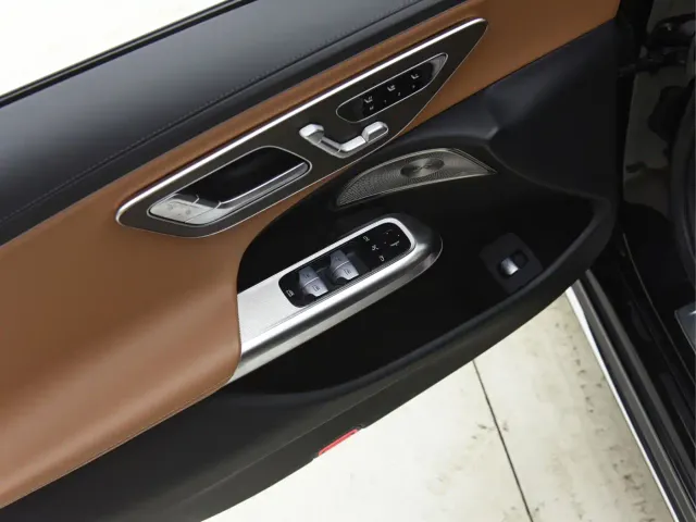 Mercedes-Benz E-Class — Фото автомобиля 10