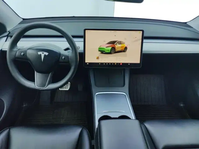 Tesla Model Y — Фото автомобиля 12