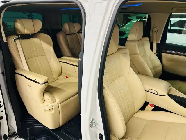 Toyota Alphard — Фото автомобиля 17